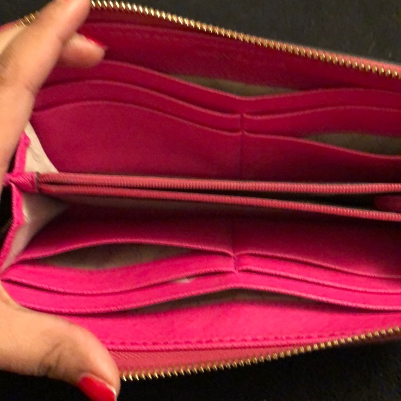 Hot pink Michael Kors wallet - Picture 2 of 4